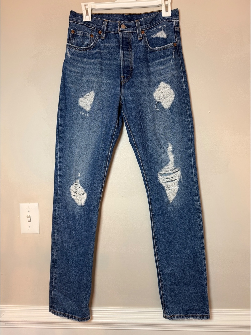 Levi’s 501 Original Fit Distressed Jeans High Rise Straight Leg Button Fly. 27